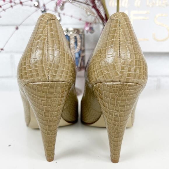 Nine West NWOT Leather Pumps in Ivory Croco - Picture 7 of 9